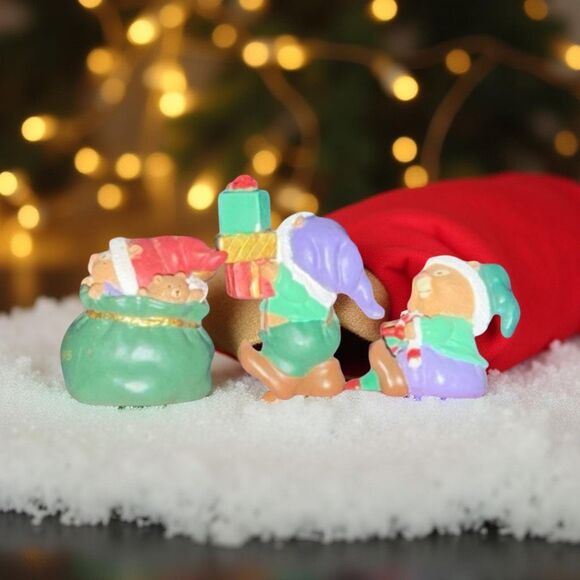 Santa's Helpers Woodchucks 1996 Hallmark Merry Miniatures Christmas B5 - Picture 2 of 3